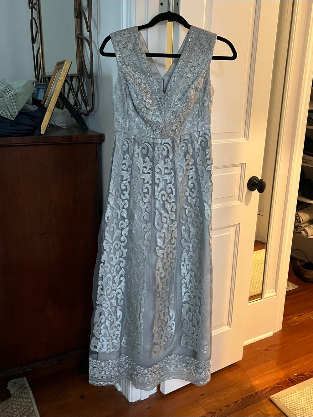 Kay Unger Silver Lace-Overlay Evening Gown - Picture 7 of 15